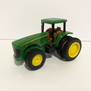 2004 ERTL 1:64 scale Diecast John Deere Dealer Days 8520 Tractor
